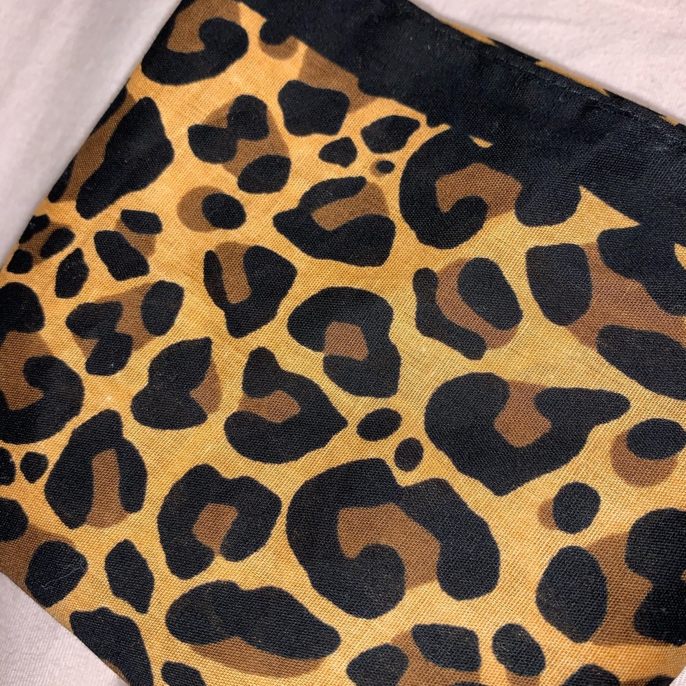 ๐ LEOPARD PRINT BANDANA - Picture 3 of 3